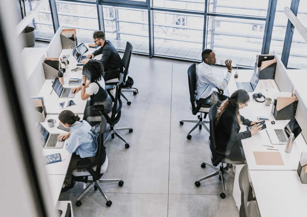 L’Arazzo del Lavoro: Tra il Boom di Giugno e l’Enigma delle Competenze